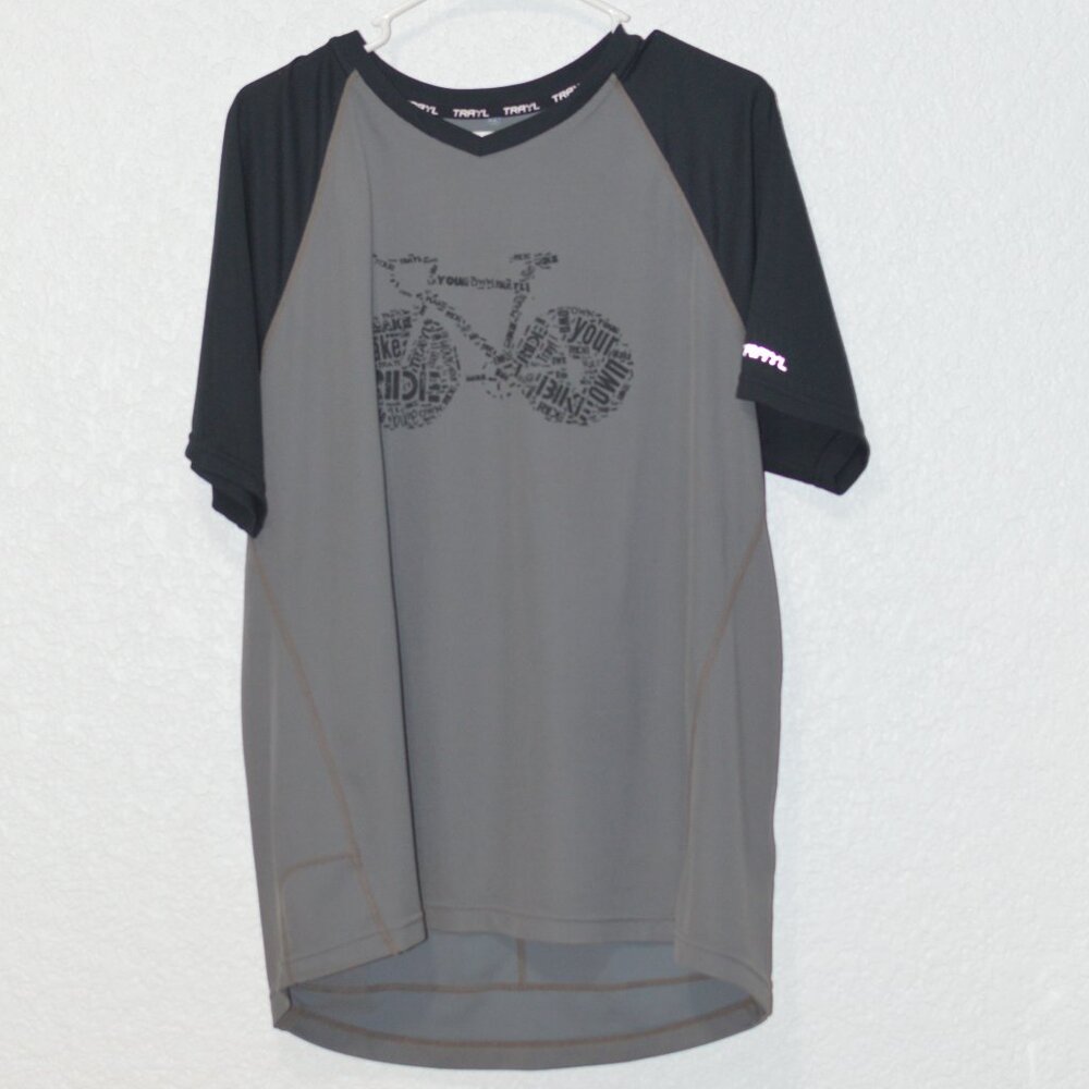 Mens Trayl Grey and Black Athletic Shirt Size XL (100% polyester)